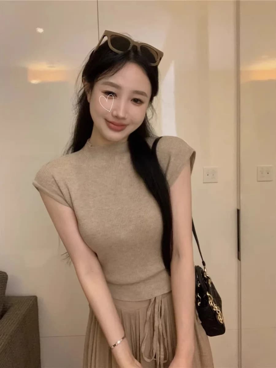 Slim Fit Short Sleeve Knitted T-Shirt Women's Summer Fashion Back Strap Top Vintage Brown Short Length Pullover Female Clothing