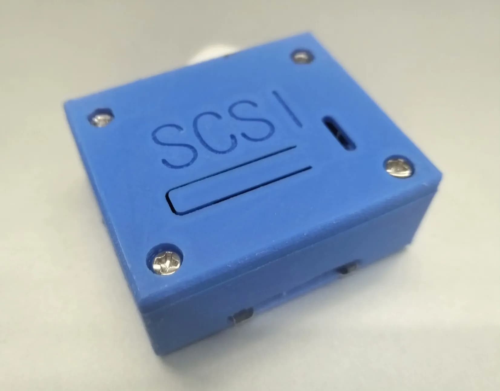 Adattatore da SCSI a SD per Macintosh (Custodia Blu) - Interno 50-pin / Esterno DB25 - Sostituisce il HDD Meccanico con Memoria a Stato Solido