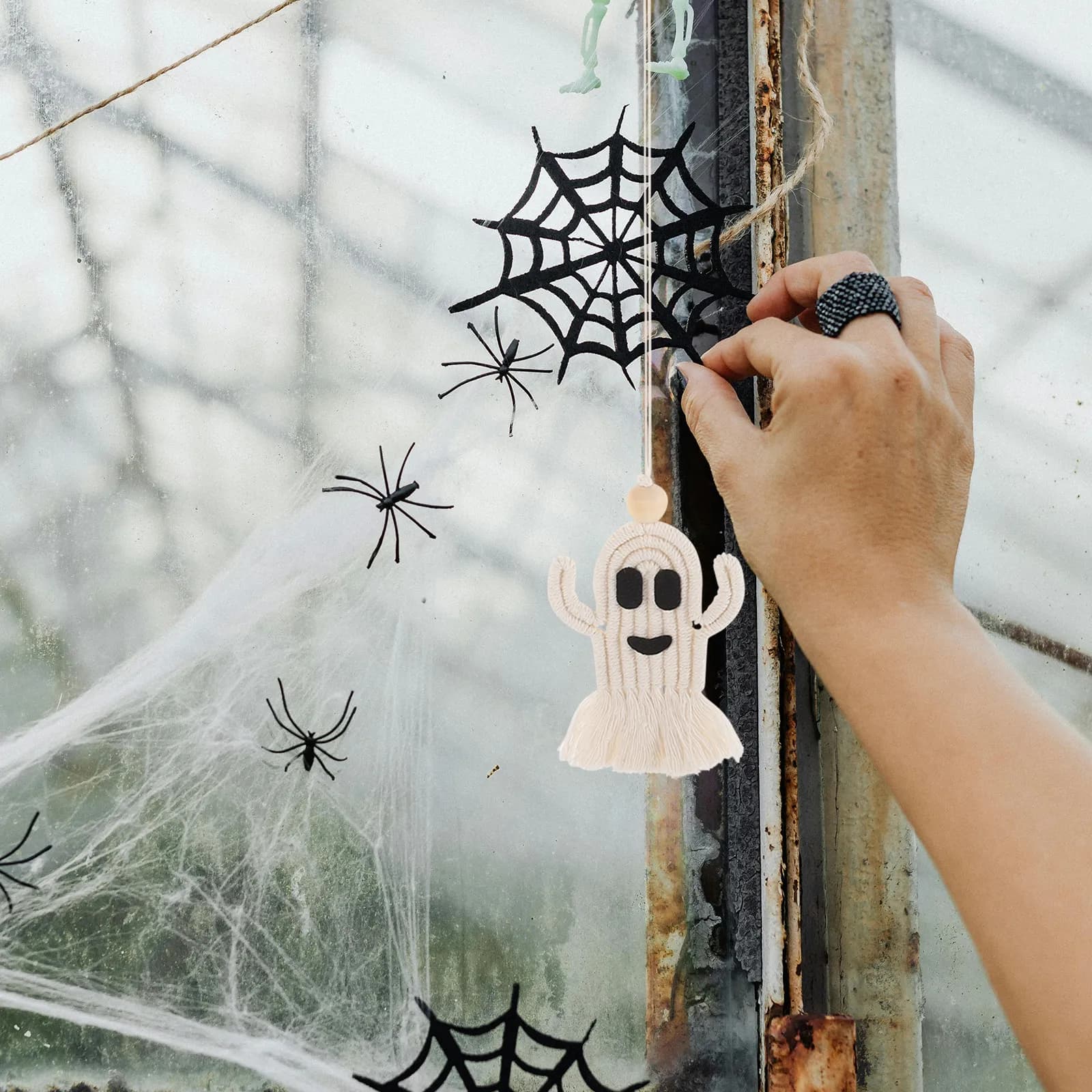 Ciondolo Fantasma all'Uncinetto, Decorazione di Halloween Tessuta a Mano per Interni, Specchio Auto, Ciondolo per Borsa, Arredo Bagno, Bianco