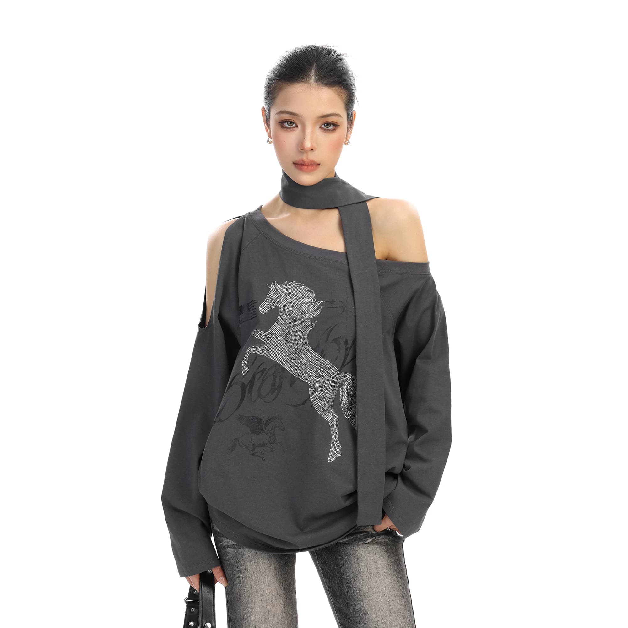 Long-sleeved spring woman t-shirt with diamond glittered design, uncovered shoulders, Korean style, wide top with creative print and scarf