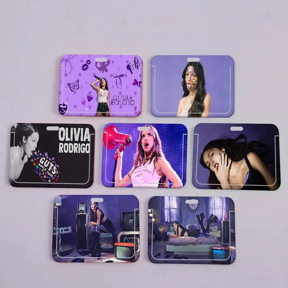 Porta Carte di Credito Singer O-Olivia R-Rodrigo con Cordino da Collo per Carte Bancarie, Bus, ID e Badge Studenti - 1 Pezzo