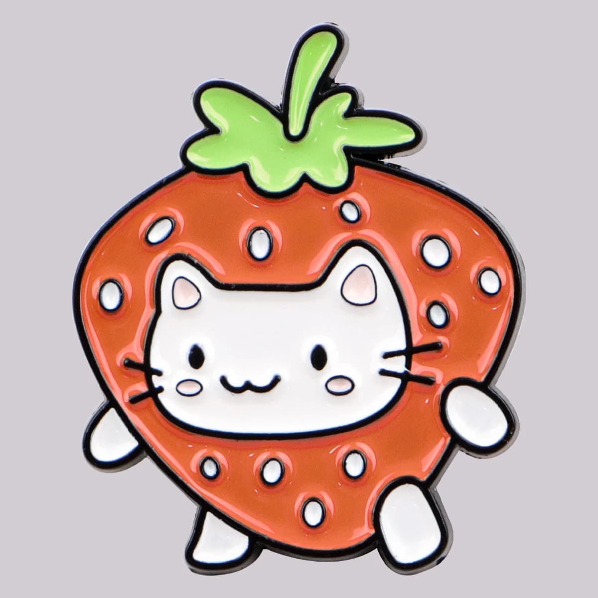 Spilla smaltata gatto a tema fragola Spilla carina Pini Spille da bavero Distintivo sullo zaino Accessori di abbigliamento Gioielli animali Regalo per amici