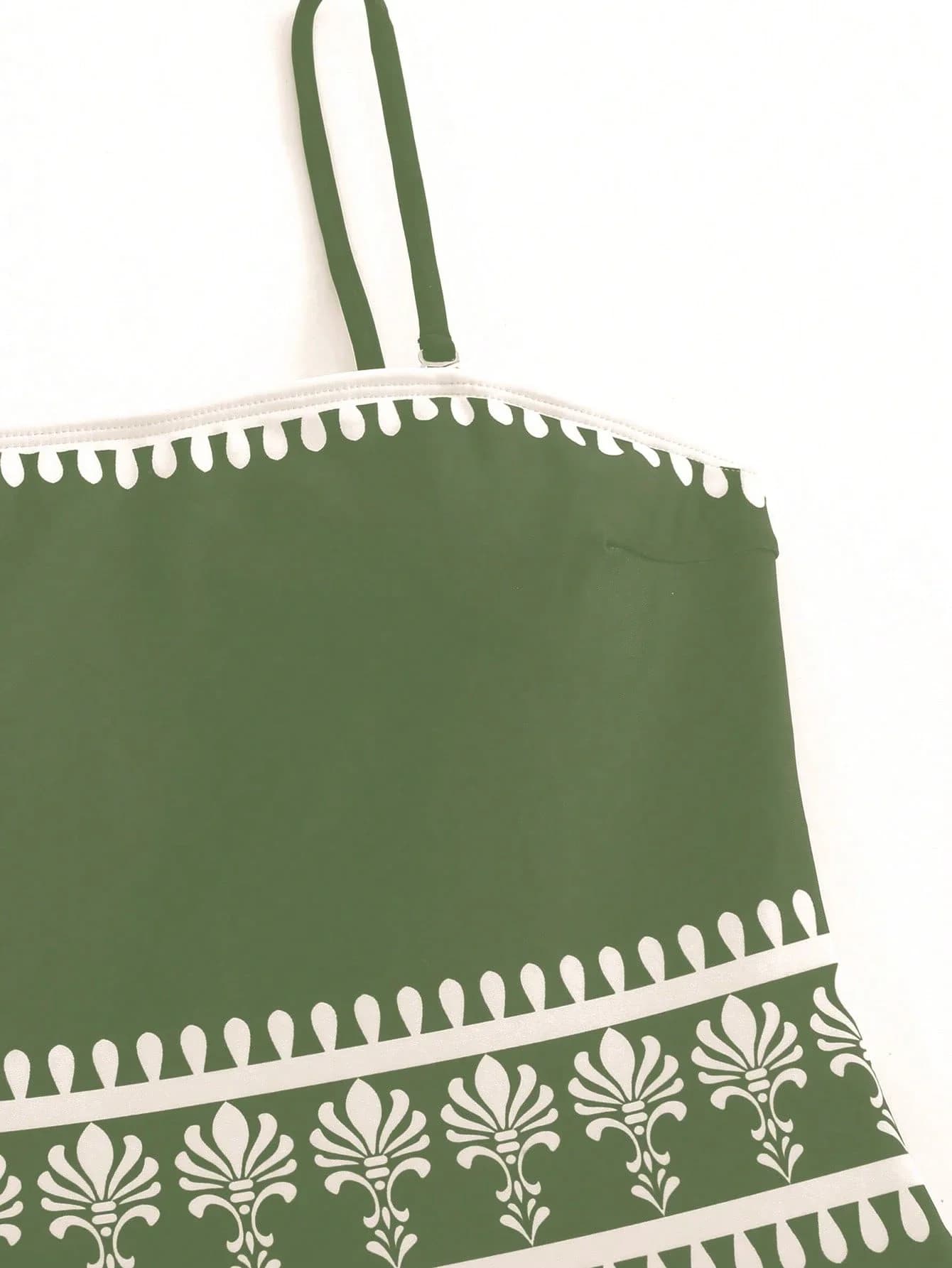 Costume da bagno intero verde floreale con gonna a rete coordinata