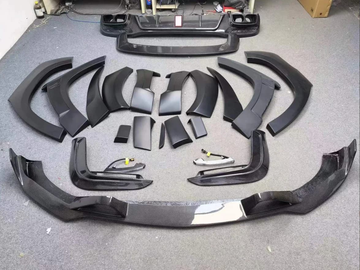 Kit Carrozzeria YICKU Stile B in Mezzo Carbonio per GLS W166 - Upgrade Labbro Anteriore/Diffusore Posteriore/Parafanghi