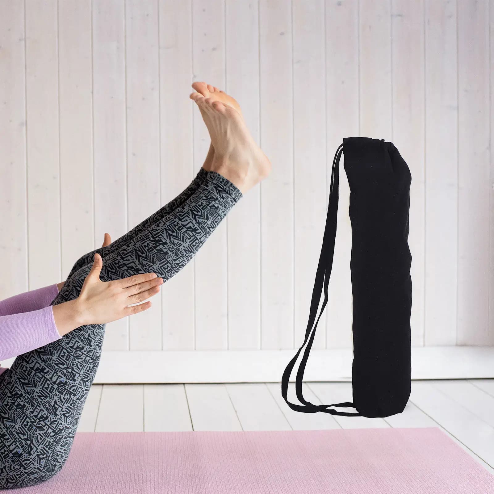 Bag for carrying durable yoga mats with wide shoulder, waterproof material, for Pilates, gym, workout, travel, yoga mat holder
