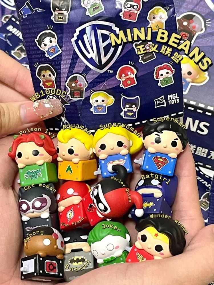 DC Justice League Mini Figure Batman The Flash Mini Beans Blind Box Cartoon Figure Doll Car Decoration Collection Toy Gifts