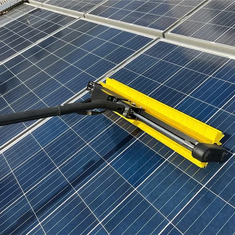 Strumento per la pulizia del pannello fotovoltaico con spazzola ad acqua per la pulizia del pannello solare da 4 piedi