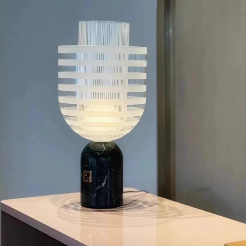 Lampada da tavolo postmoderna di lusso creativa in marmo verde per soggiorno Designer Nuova lampada da scrivania con lampadina a LED E27 con paralume in vetro