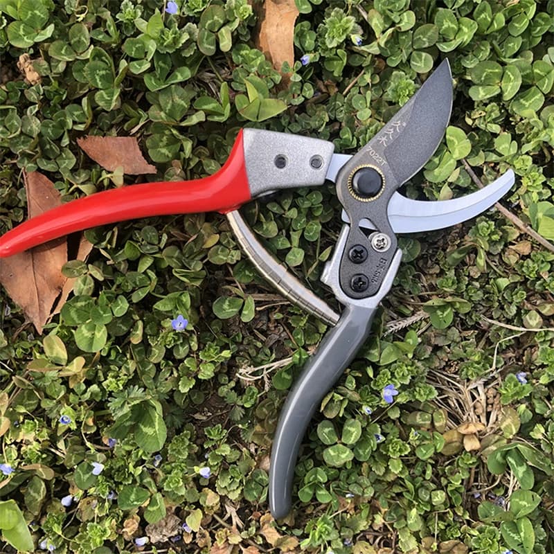 Steel parts for springs for home and garden; For easy repair of pruning shears