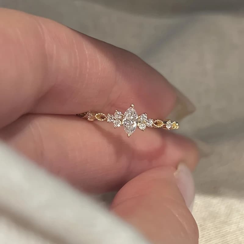 Anello Regolabile di Lusso Leggero Color Oro con Zirconi Sintetici Geometrici Incastonati per Uso Quotidiano Femminile, Accessori Gioielli, Regali