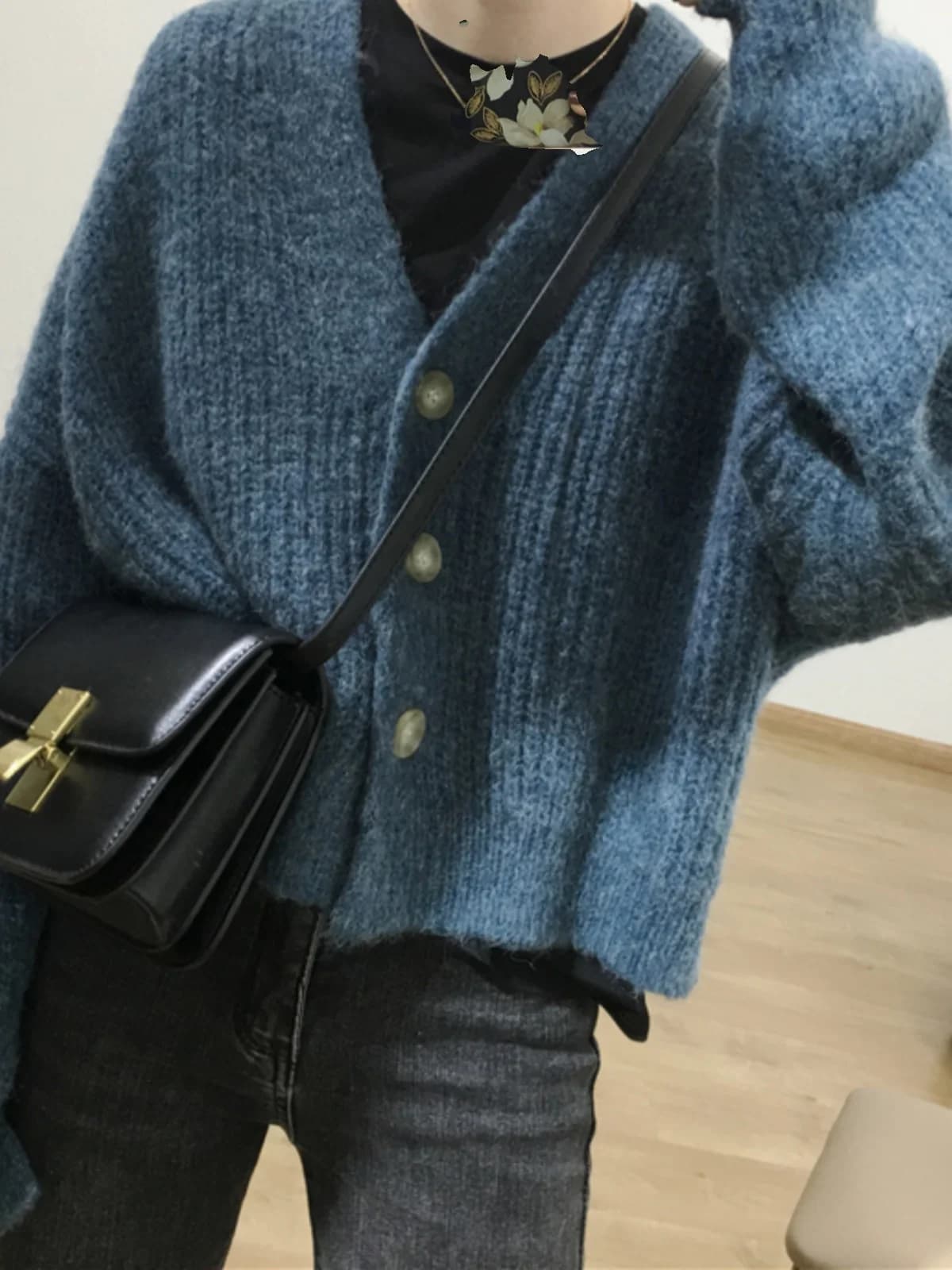 Spring Autumn 2026 Lazy Style V-Neck Buttoned Single Row Thick Needle Short Knitted Open Cardigan Sweater Jacket for Women