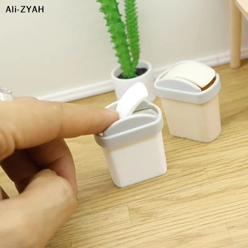 HMA76-1Pz Mini Pattumiera con Coperchio a Ribalta, Modellino in Miniatura per Scenari, Accessori per Casa delle Bambole, Simulazione Mini Cestino per Rifiuti