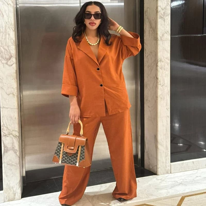 Set di pantaloni a due pezzi T-shirt casual da donna Bottoni solidi Colletto rovesciato Top Pantaloni dritti a vita alta casual Office Lady Autunno