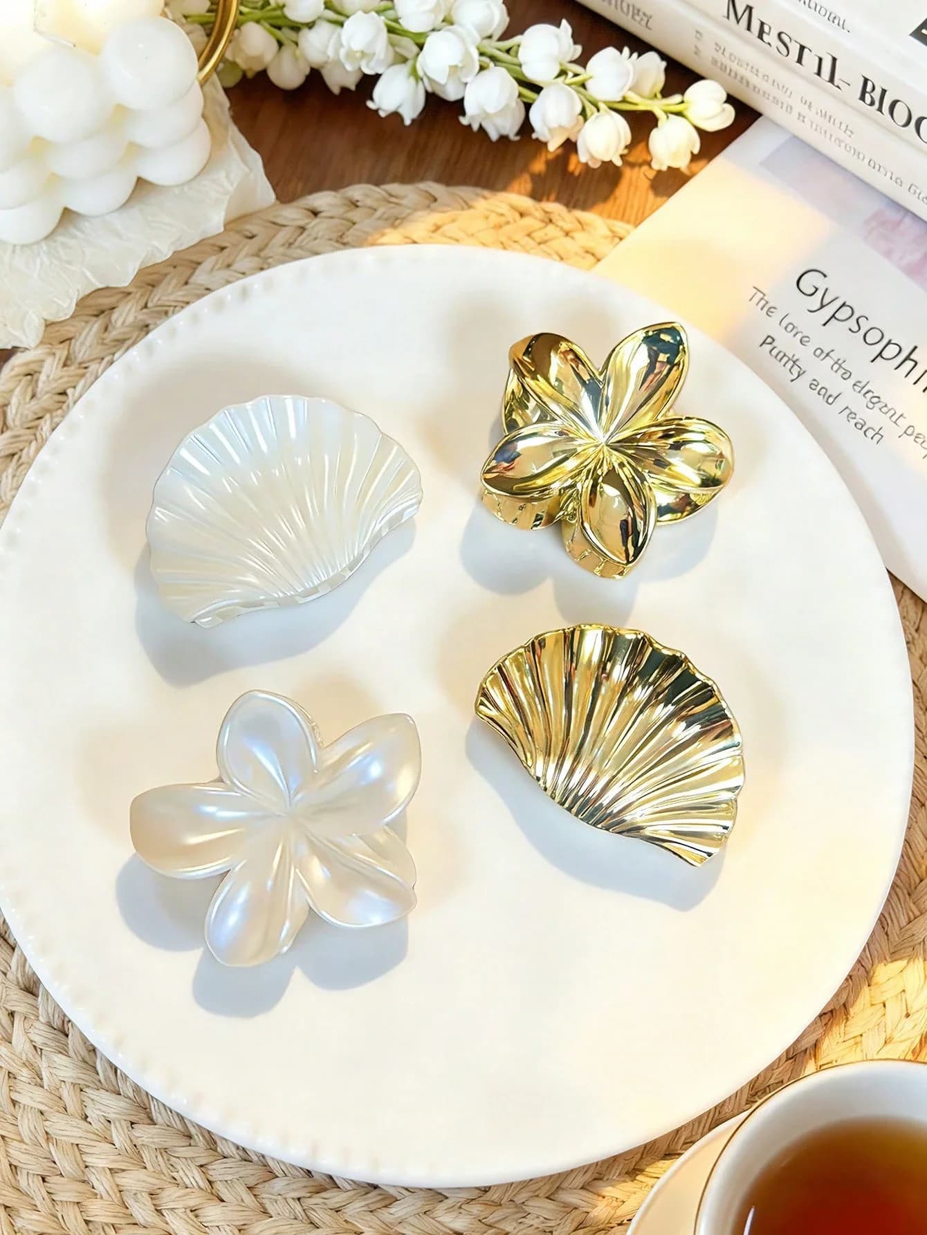 4 fermagli per capelli da donna in oro con perle finte e fiore a conchiglia, eleganti e minimalisti, per uso quotidiano, casual, feste e lavoro