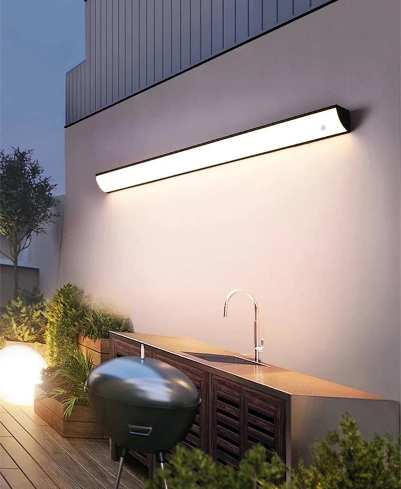 Lampada da parete a LED impermeabile IP65 per esterni, a striscia lunga, per villa, cortile, giardino, decorazione da parete, illuminazione a parete, bianca/nera