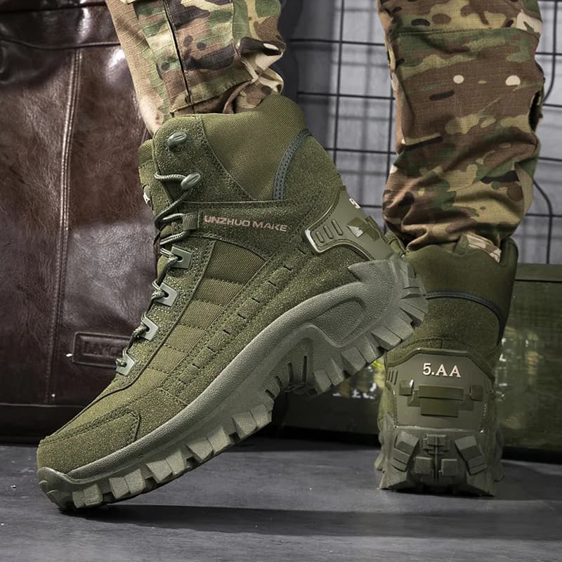 Stivali da esterno Stivali da combattimento da uomo con suola spessa e suola morbida Scarpe da trekking per alpinismo Extreme Challenge resistenti all'usura antiscivolo