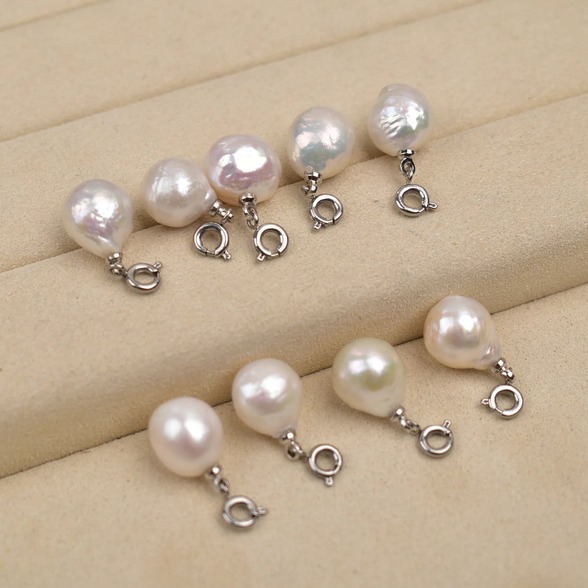 Ciondolo di Perla da 10mm, Perla Autentica Singola Senza Catena, Chiusura a Molla per Creazione Fai-da-Te di Orecchini, Bracciali e Collane, Accessorio Regalo
