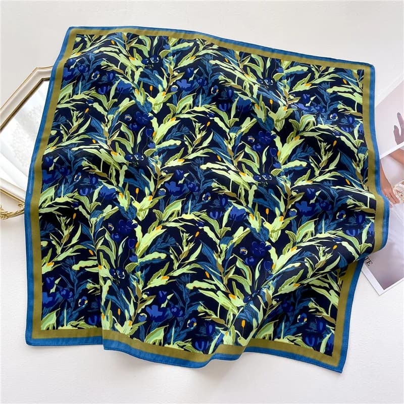 Nuova sciarpa da donna Bandana fascia per capelli fiori Vintage Luxury Summer Beach fazzoletto quadrato in cotone accessori per ragazza della boemia 2024