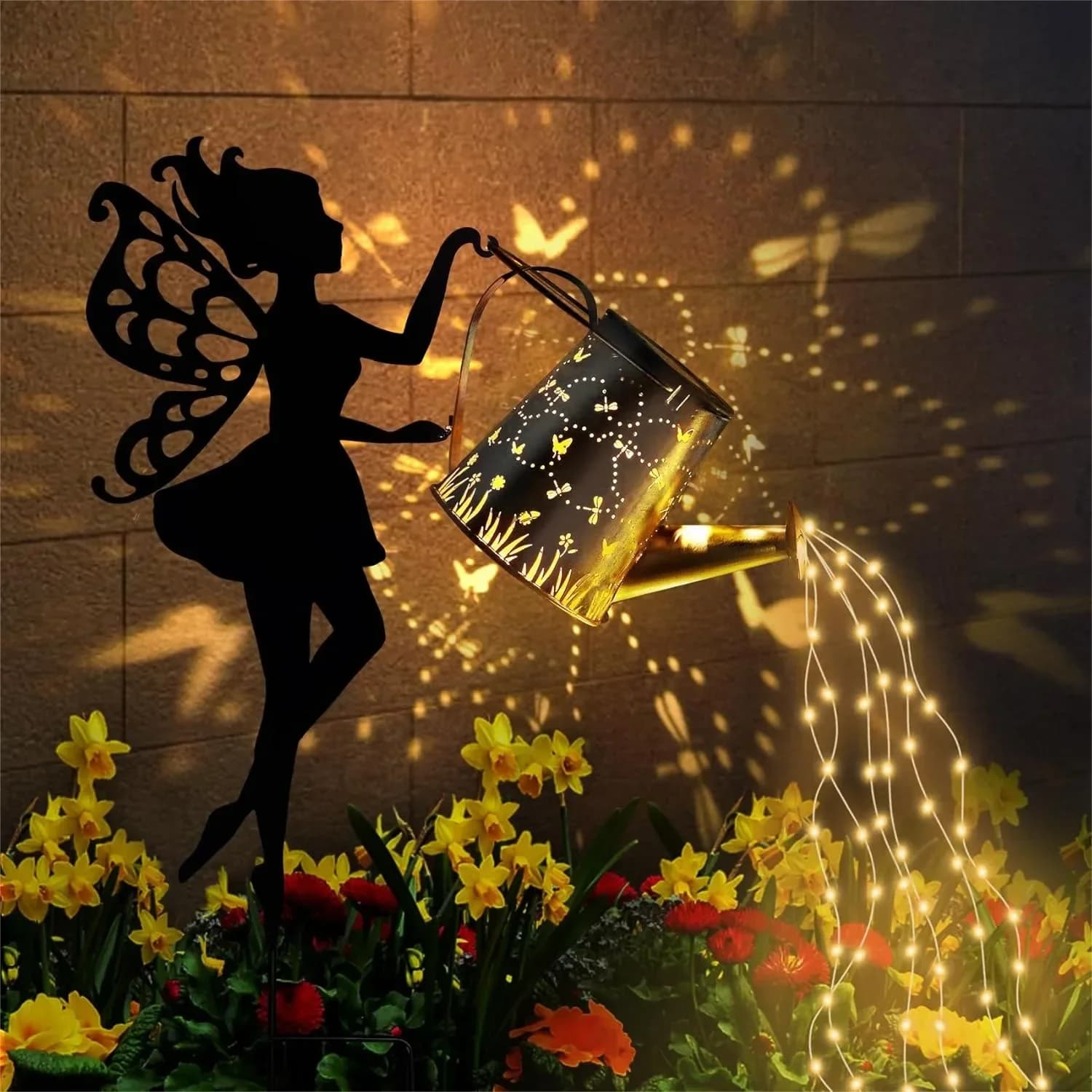 Annaffiatoio Solare Decorativo per Giardino delle Fate con Statua in Metallo e Luci a Lanterna Sospese per Prato e Vialetti Esterni