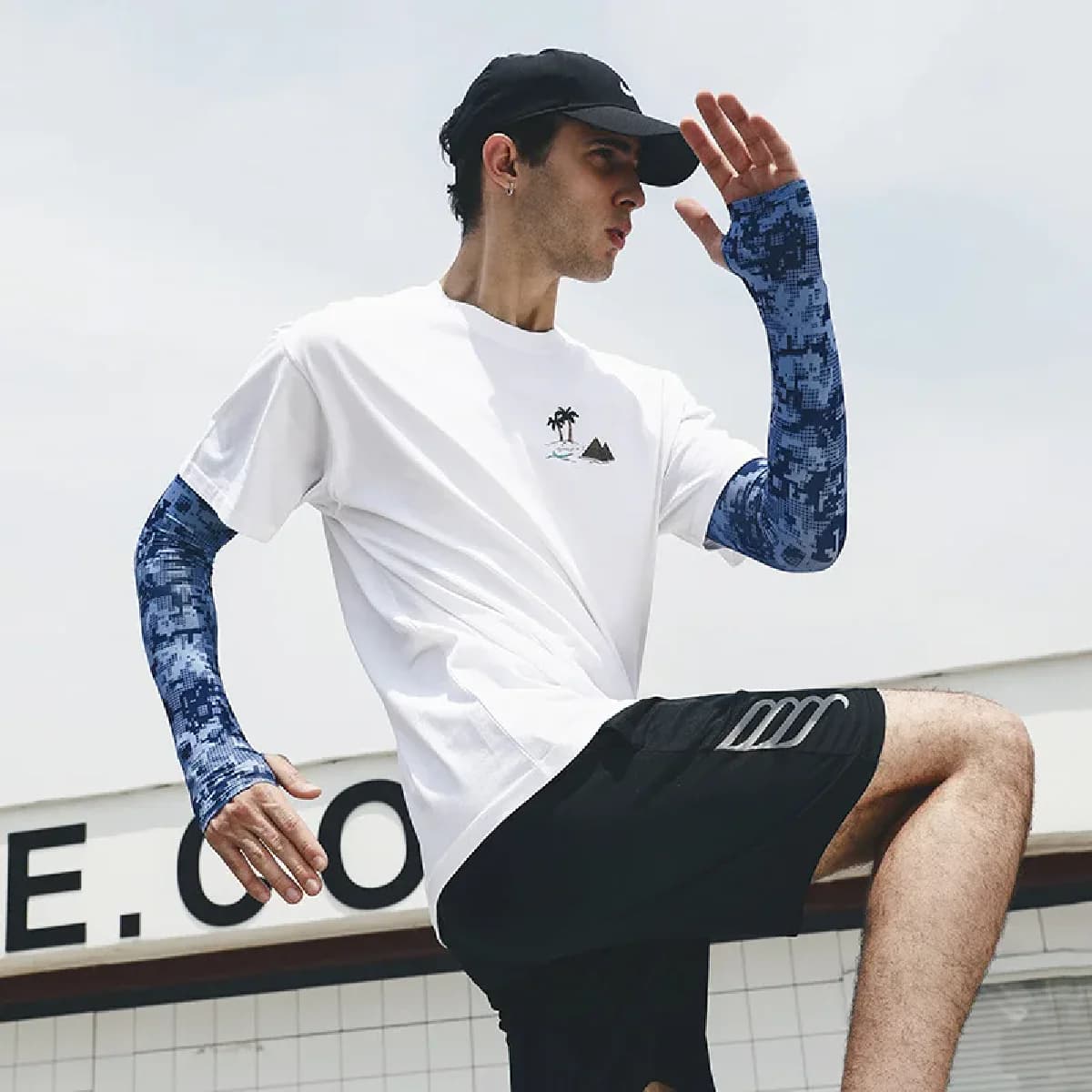 Men's Summer Parasol Leakage Finger Camo Ice Silk Long Sleeve Outdoor Fishing Sun Cover for Men's Sports Bicycle Arm