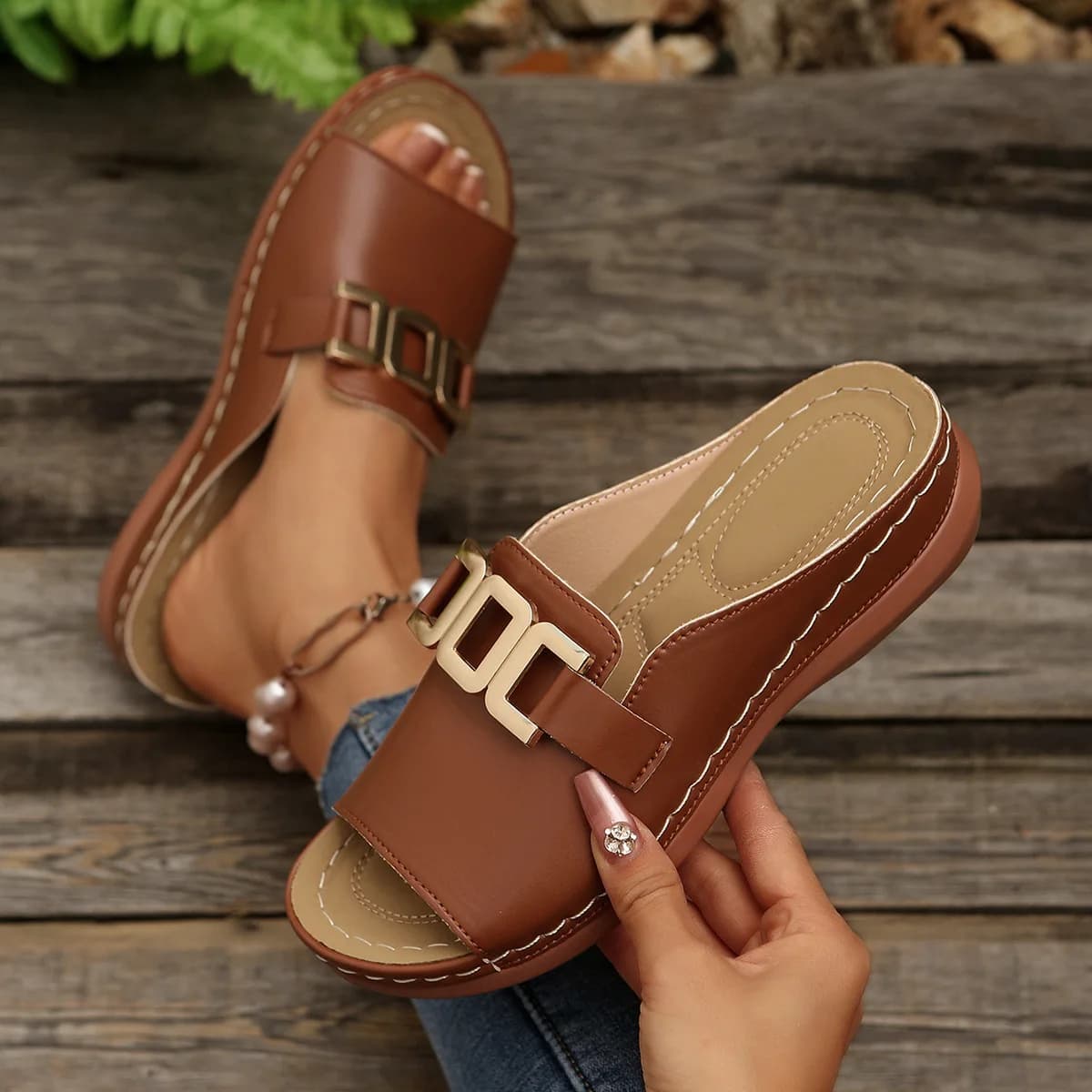 2025 Sandali con zeppa da donna estivi Scarpe casual con tacco aperto Pantofole sportive comode e leggere Sandali firmati alla moda