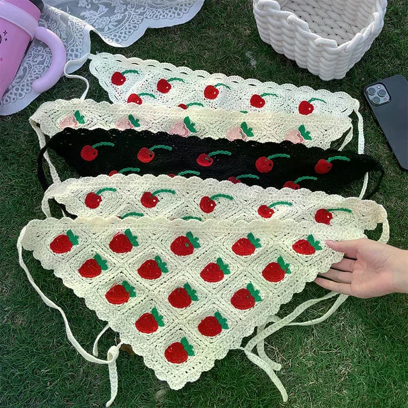 Fascia per capelli triangolare traforata all'uncinetto fatta a mano con fragole e ciliegie, dolce e graziosa, per donna, primavera estate, per viaggi e foto