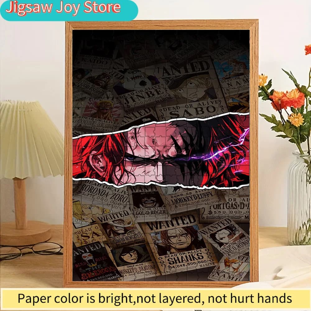 Puzzle di Carta con Collage di Poster Wanted di Shanks di One Piece, Scena con Fulmini Viola, Regalo Creativo per Appassionati di Anime e Decorazione Casa