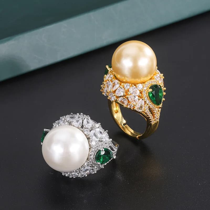 Anello vintage in stile europeo-americano con perle di conchiglia bianche, oro chiaro e intarsi di diamanti, 16 mm