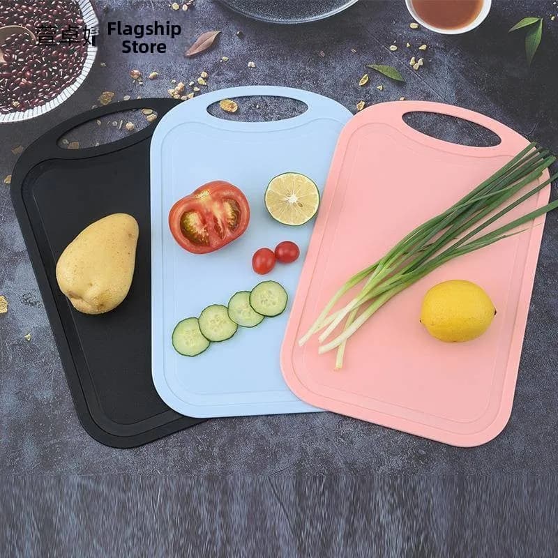 Tagliere in plastica per affettare frutta e verdura, utensile da cucina adatto ai bambini, ideale per uso domestico e in dormitorio.