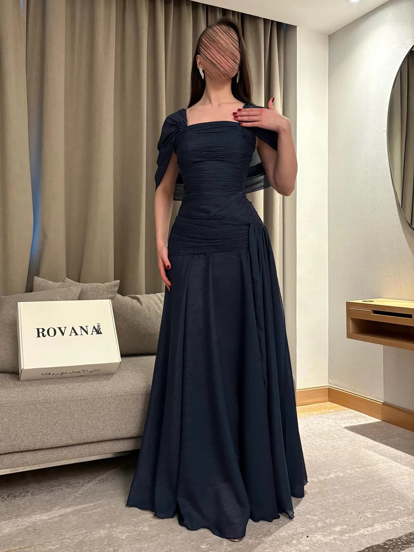 Abiti da sera pieghettati in chiffion nero vintage Abito da ballo senza spalline Dubai Abito da cerimonia nuziale dell'Arabia Saudita personalizzato