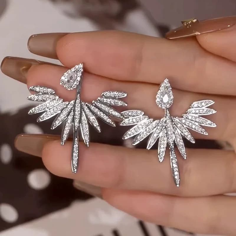 Nuovi Orecchini a Perno con Ali d'Angelo in Cristallo, Design Creativo e Simmetrico per Donne, Gioielli Unici in Argento per Feste e Regali