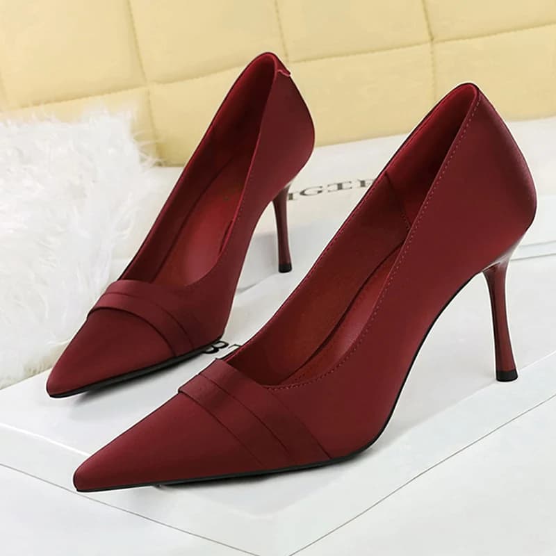 Scarpe Eleganti da Donna Bordeaux con Tacco Alto 8cm, Calzature Femminili alla Moda per San Valentino, Scarpe da Cerimonia in Raso con Punta Affusolata