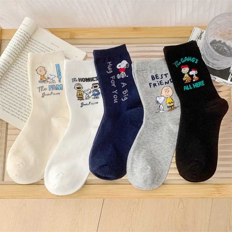 5 paia di nuovi calzini premium Snoopy in cotone sportivo, calze alte autunnali e invernali da donna, stile college, calzini in cotone Ins, regalo per ragazze