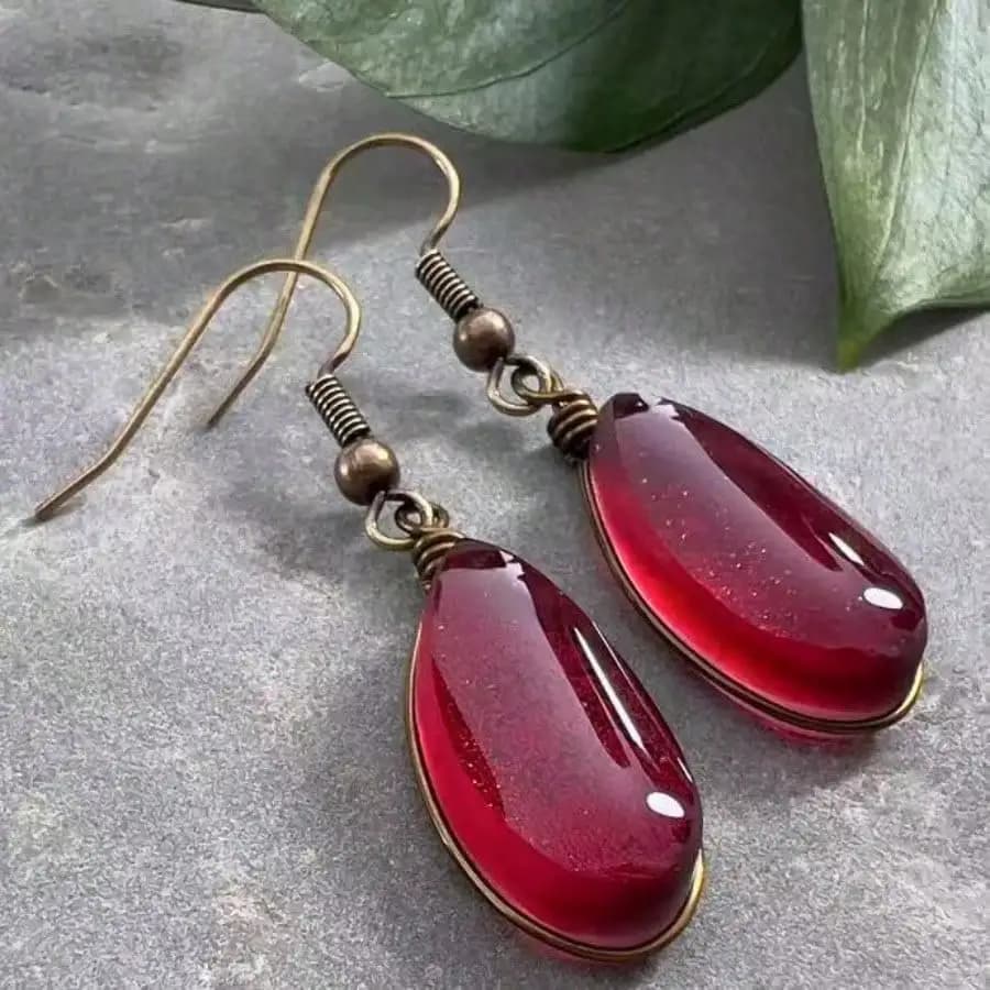 1Pair Vintage Red Oval Dangle Earrings for Women Long Teardrop Design Retro Party Daily Jewelry Accessory