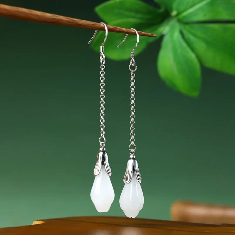 Orecchini con fiori di giada reale bianca Regali in pietra Accessori da donna Gioielli naturali fortunati di lusso Fascino con pietre preziose Designer Energia