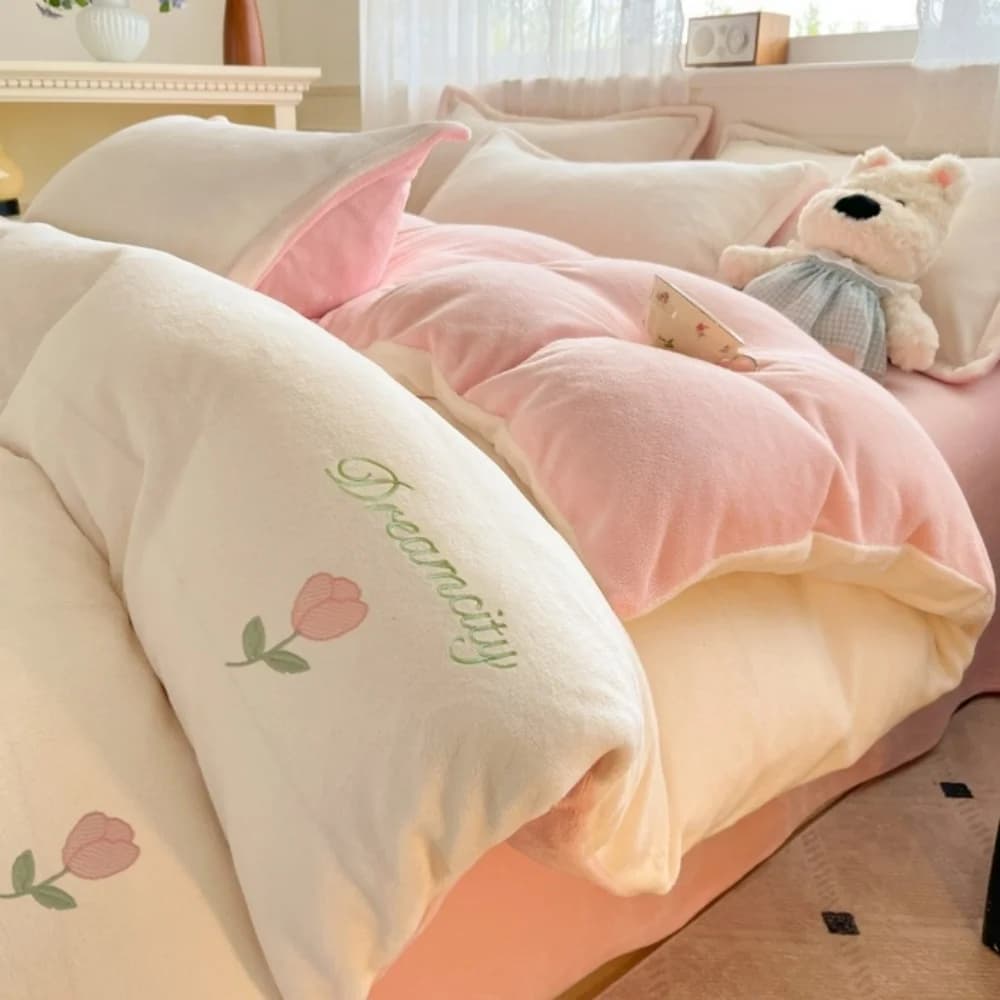 Set of bedding with floral embroidery in thickened milk velvet Set of warm winter soft duvet cover Federa for black lace sheet