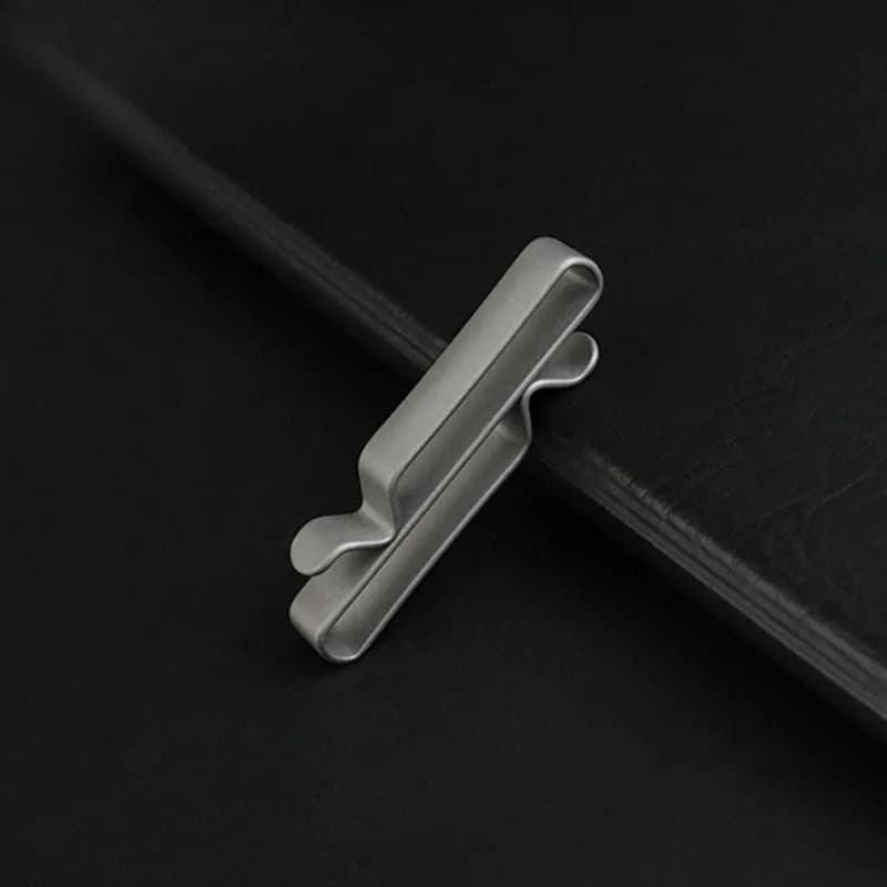 Titanium Alloy Key Chain Waist Belt Keychain Hanging Buckle Car Key Ring Holder Outdoor Camping and Hiking Supplies