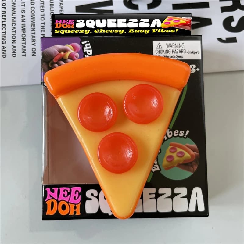 Needoh Sensory Squeezzza Pizza Giocattolo Antistress Sensoriale per Ansia e Concentrazione, Non Tossico, Giocattolo da Spremere e Stirare per Adulti e Bambini