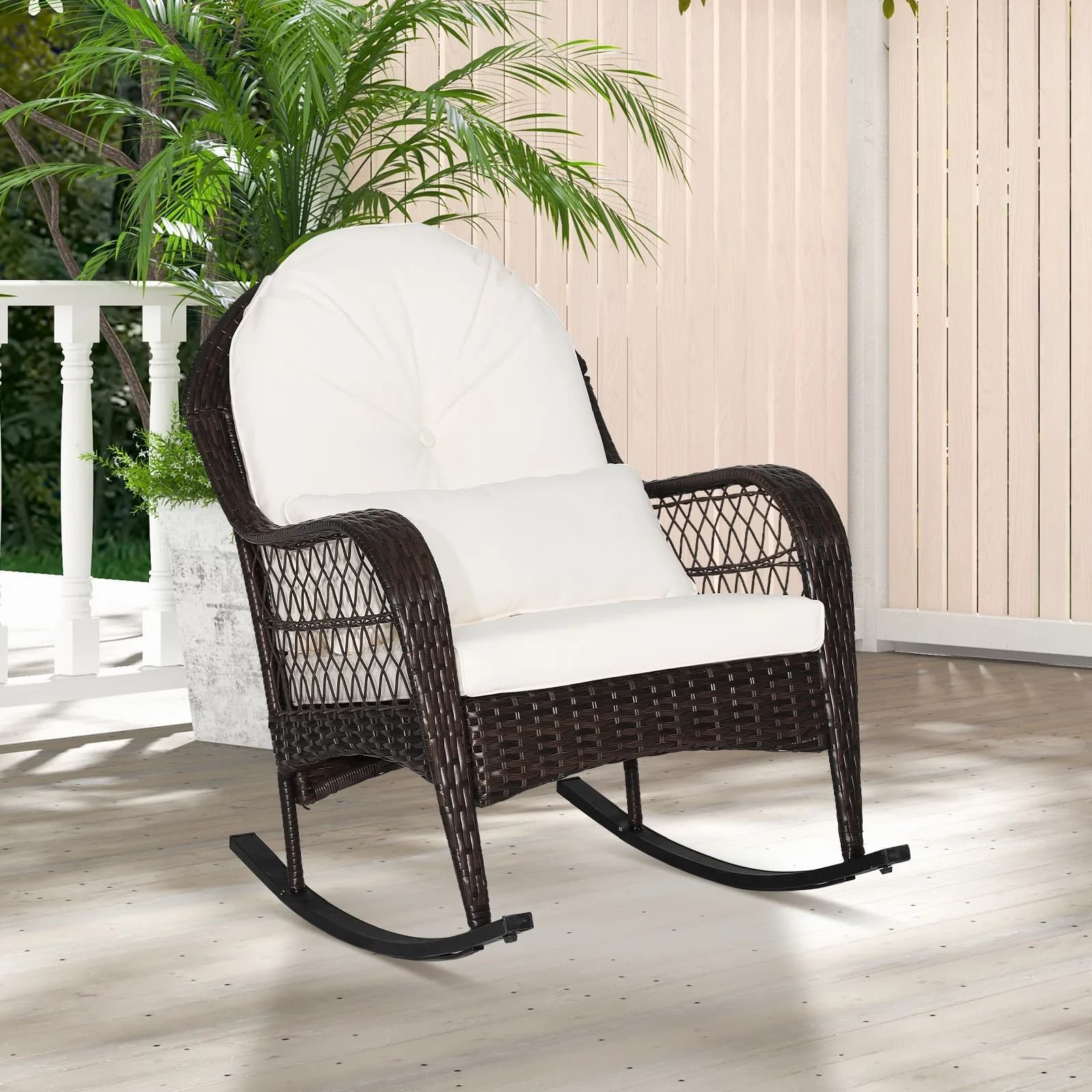 Sedia a dondolo da patio in vimini con cuscini per schienale e cuscino lombare, colore bianco sporco
