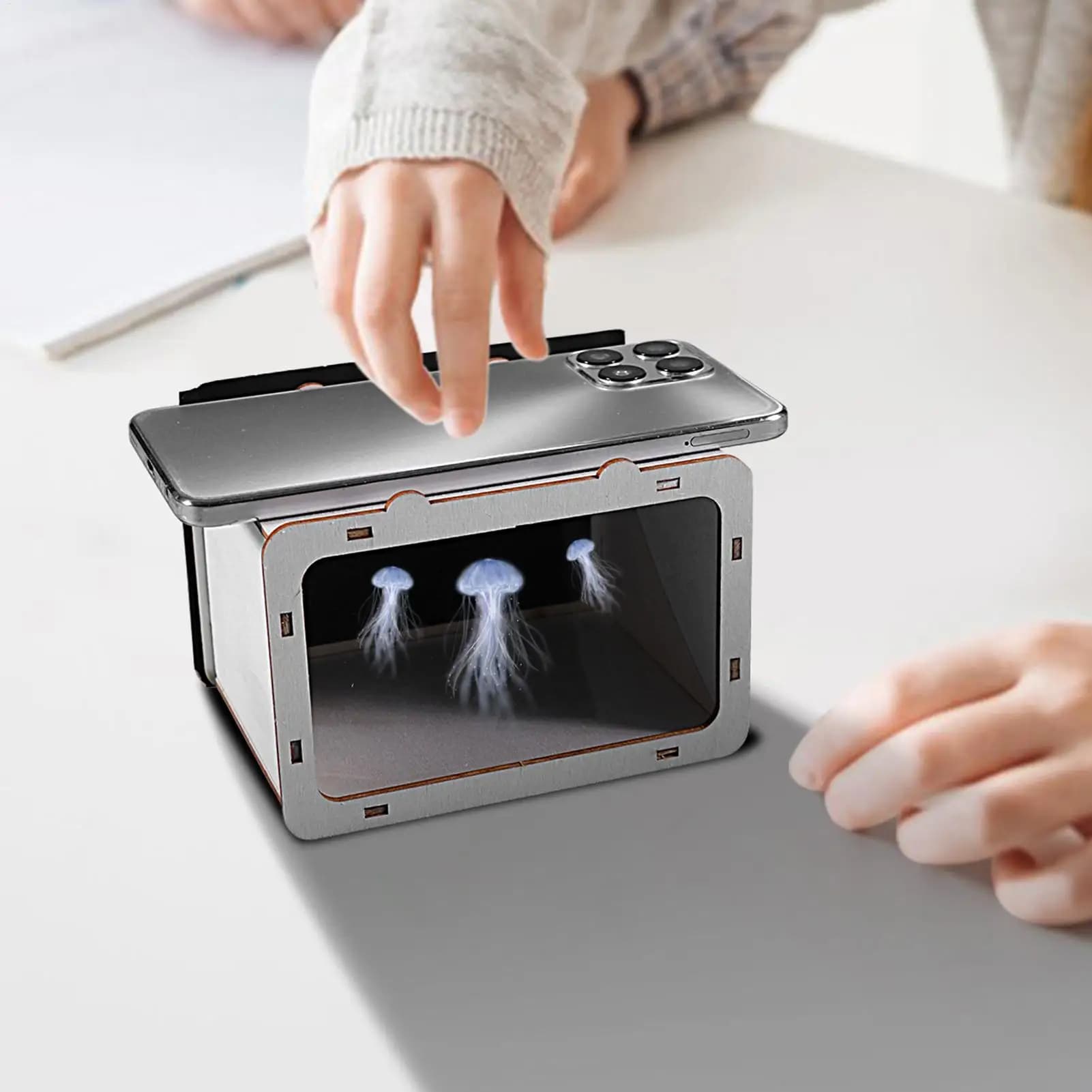 Proiettore Olografico 3D per TV e Cinema, Supporto per Smartphone, Proiettore Ologrammi Fai-da-Te per Home Cinema, per Studenti e Appassionati di Scienza