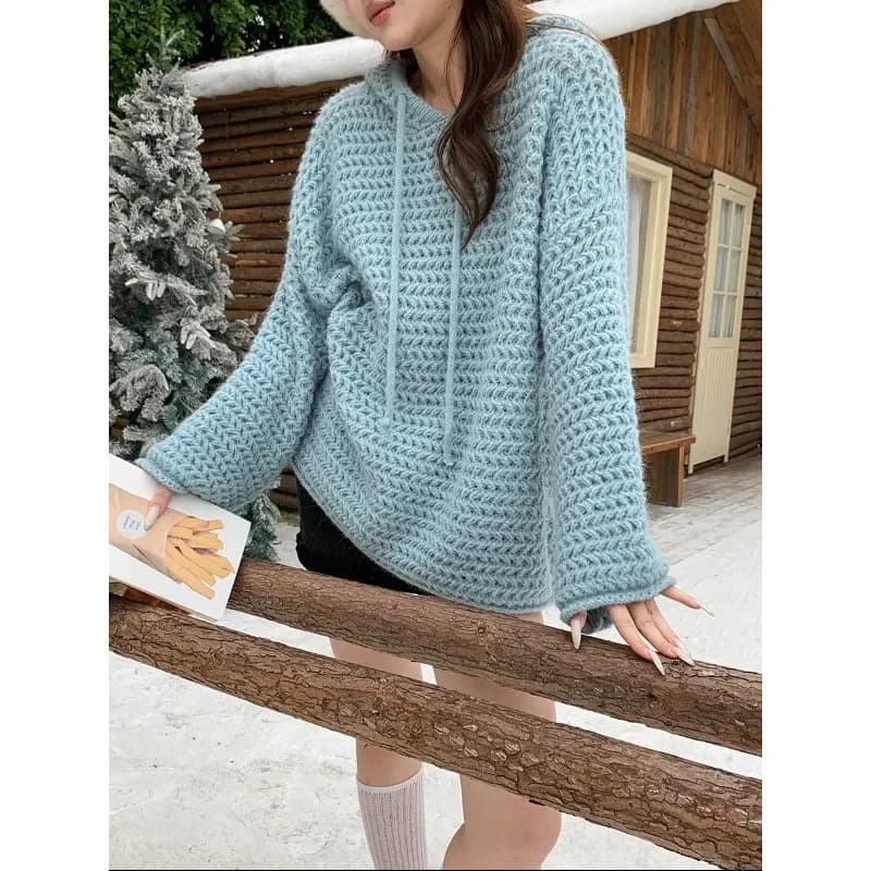 Maglione lavorato a maglia con cappuccio con coulisse pigra e ago spesso cavo