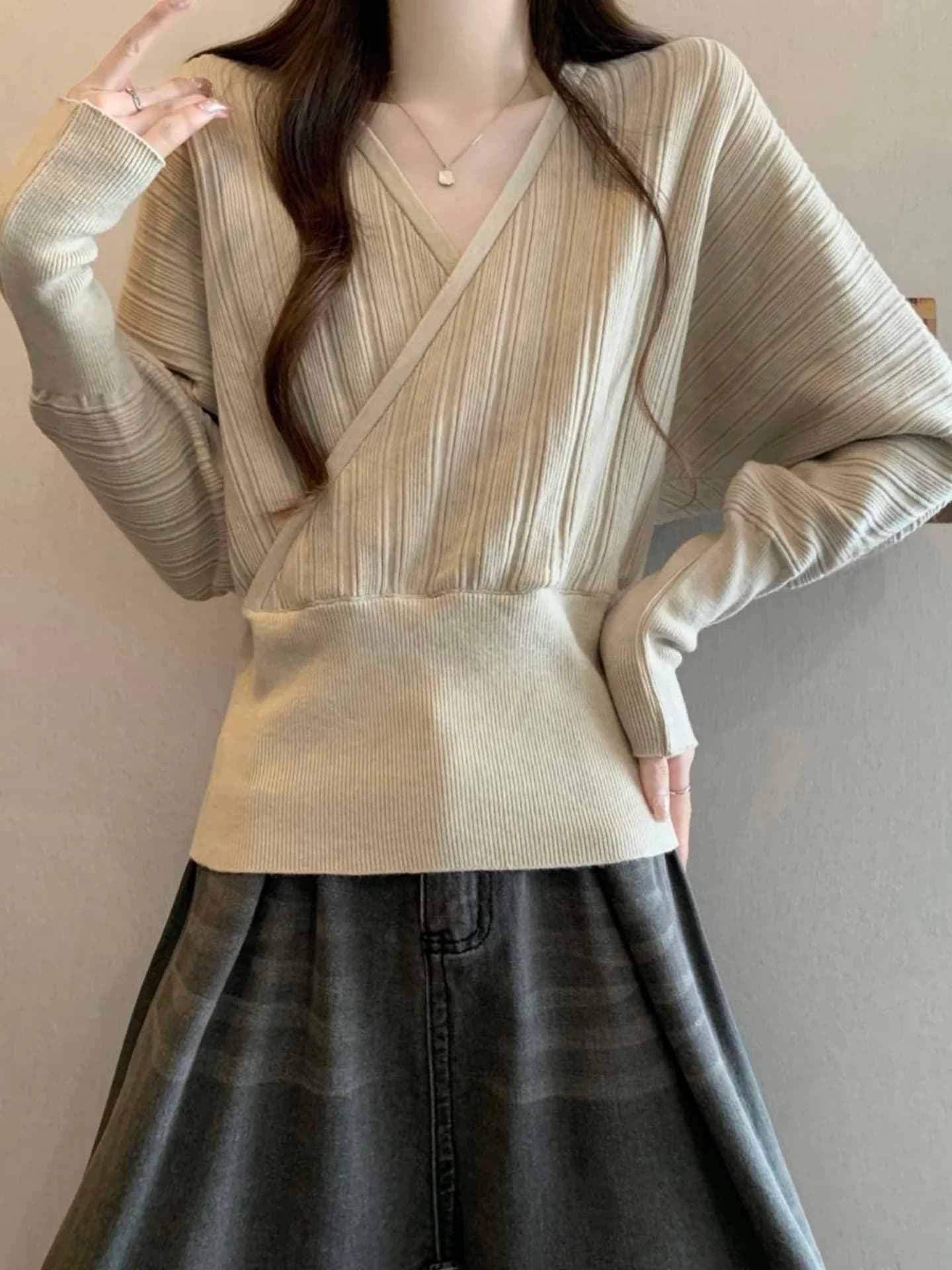 Slim Fit Long Sleeve V-Neck Knitted Base Shirt Women's Spring Autumn plus Size Conceal Belly Waist Shaping Fashionable Top