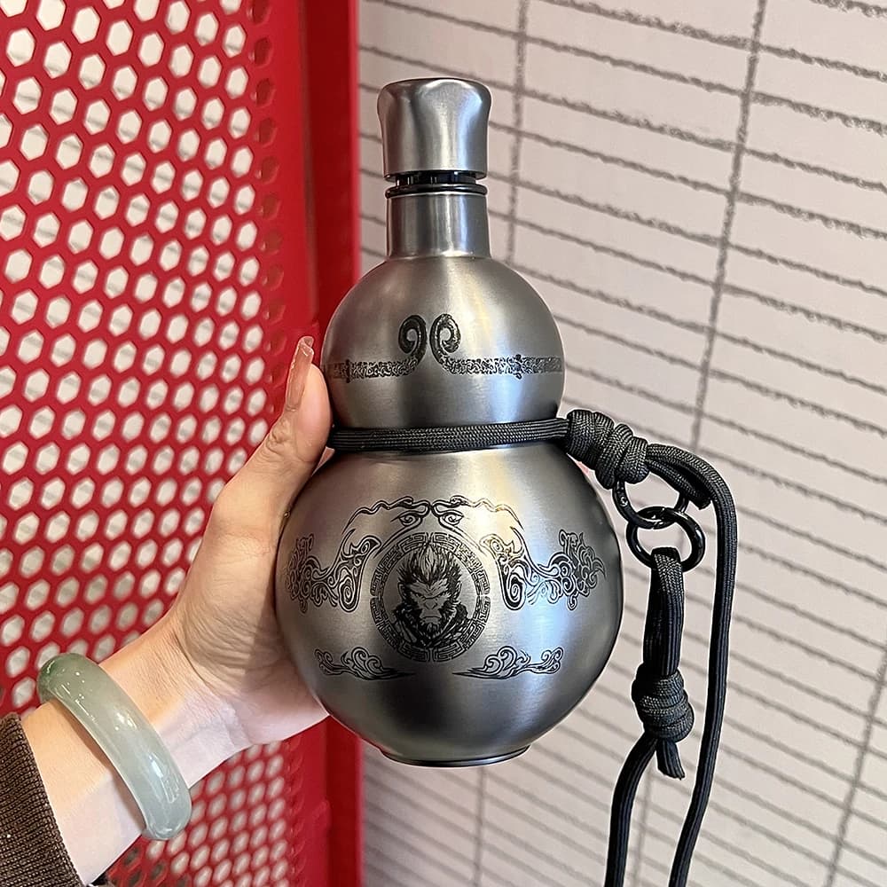 Tazza di isolamento termico in acciaio inossidabile 304 Gioco nero Cordino cosplay Bottiglia d'acqua portatile all'aperto stile zucca a tema Wukong