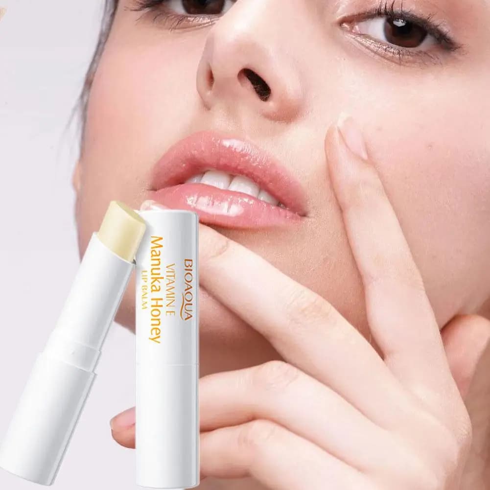 Honey lip balm to vitamin E Hydrating and nourishing Long-lasting hydration for dry lips and screpolates Natural ingredients