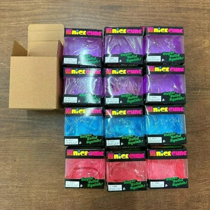 Needoh Nice Cube Antistress Sensoriale, Giocattolo Fidget per Ansia e Concentrazione, Cubo Sensoriale Squeezable Morbido per Adulti e Bambini, Regalo