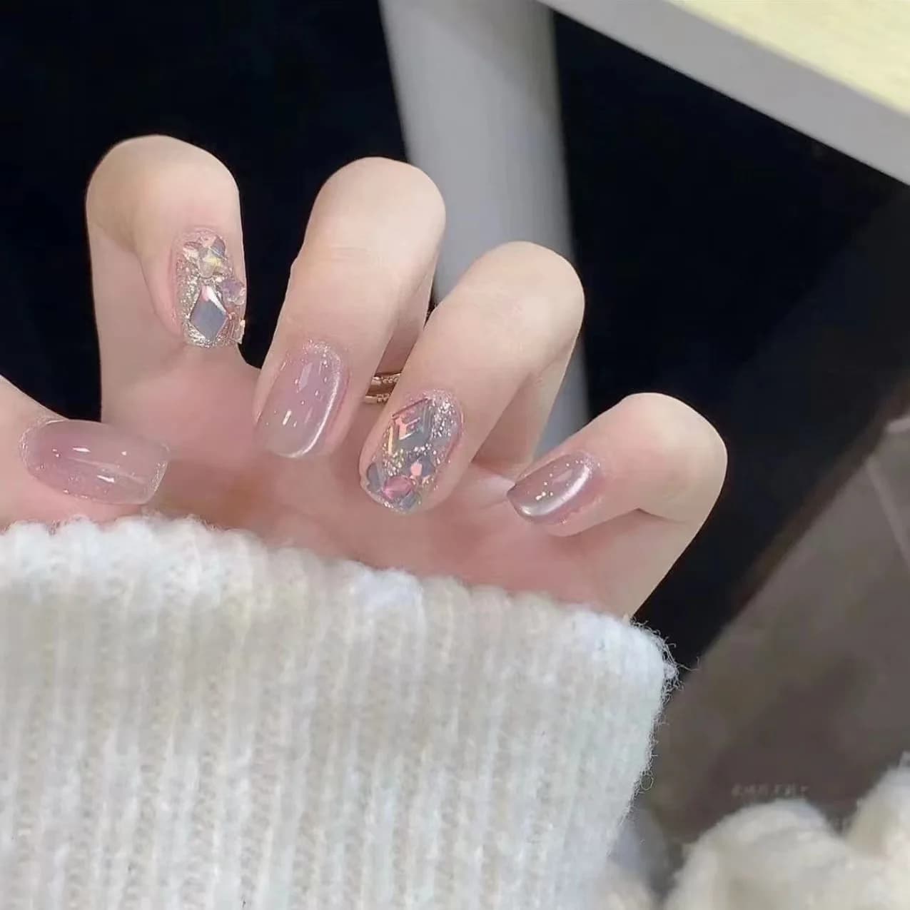 【30 pieces】grapefruit red glass bead cat eye press-on nails, short style, ins style, high-end gentle nail art, nail tips