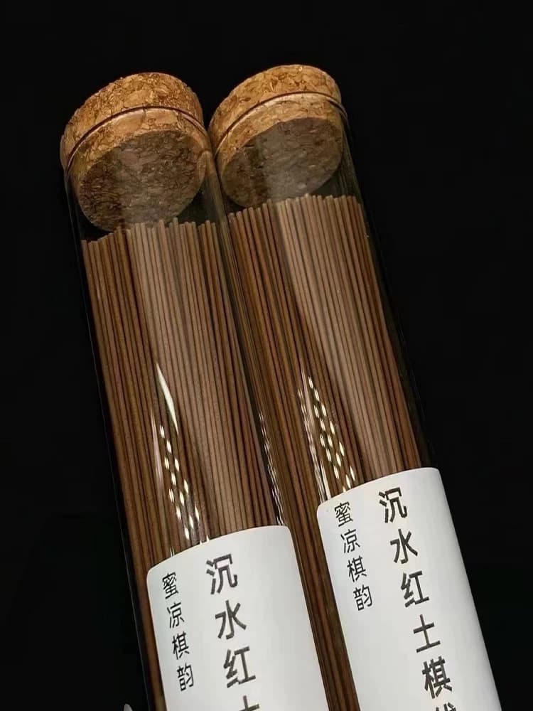 Mainly with Hainan Qinan aloeswood, supplemented with ambergris, long-lasting fragrance incense.