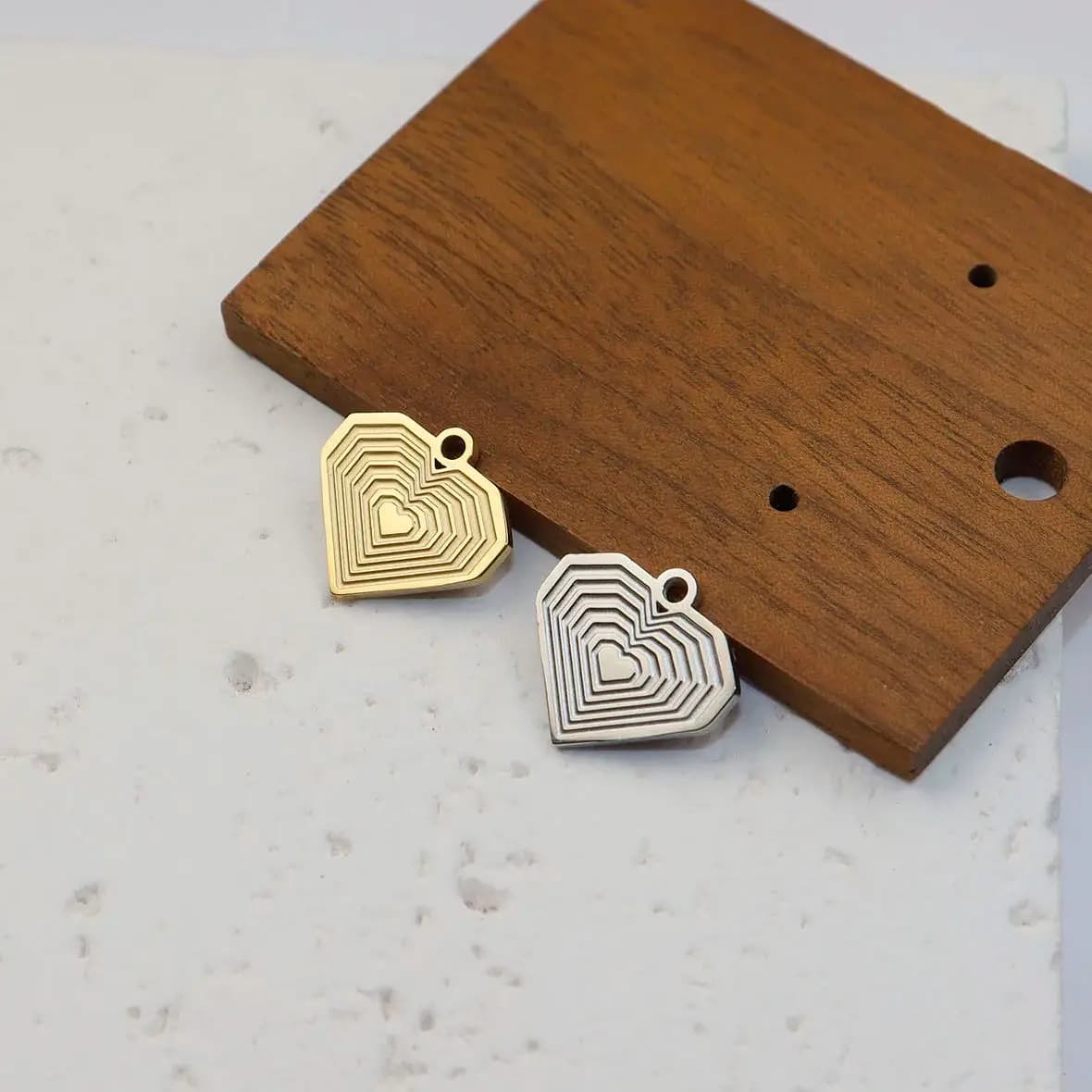 5 pezzi in acciaio inossidabile a forma di cuore con smalto a specchio, accessori per gioielli di moda, ciondoli fai da te, piastra sottovuoto artigianale, impermeabile, antiallergico