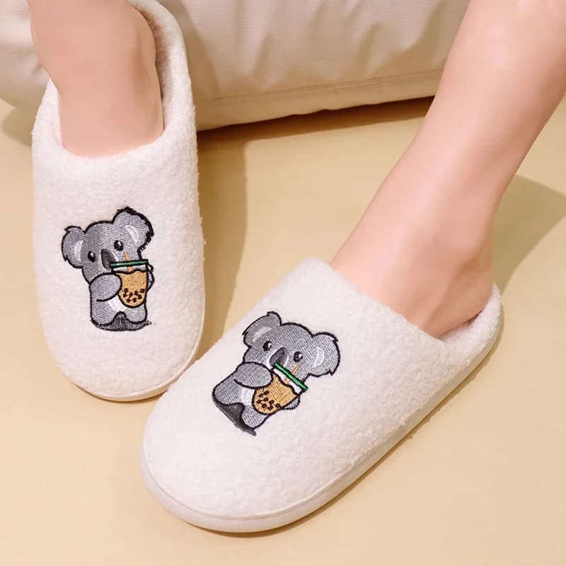 Pantofole in cotone con ricamo Koala simpatico cartone animato da donna 2025 Comfort invernale Pantofole da casa con punta chiusa Donna Scivoli in pelliccia per interni