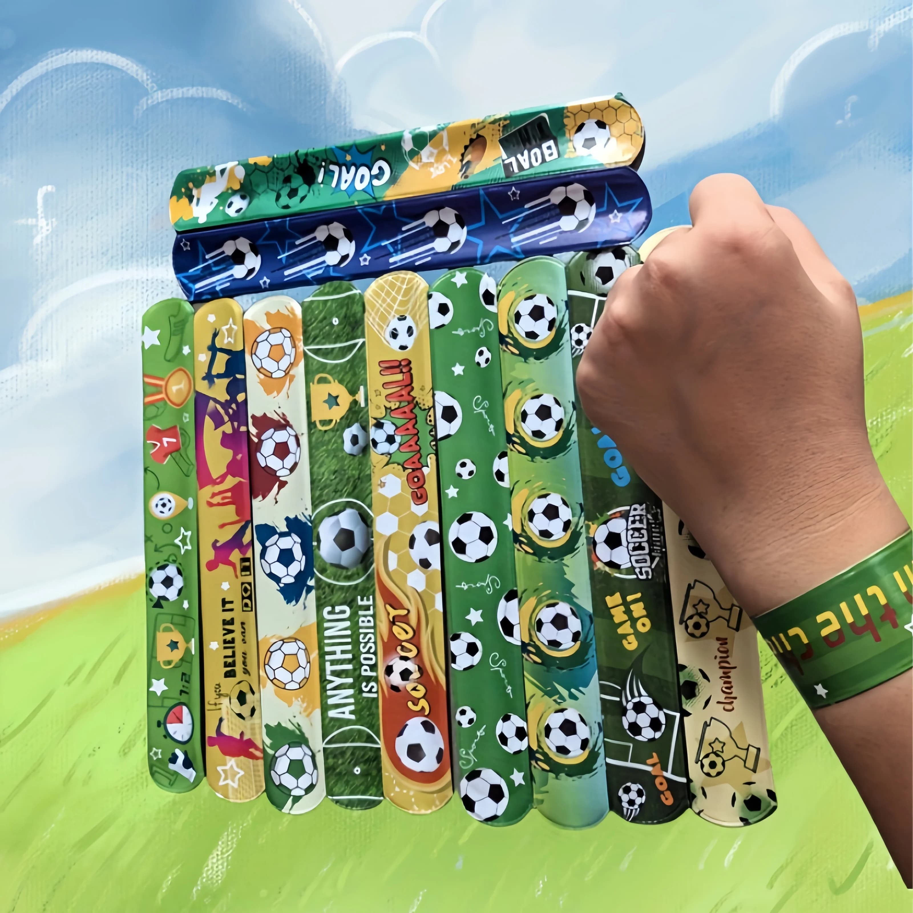 12/24 Pezzi Braccialetti a Scatto a Tema Calcio per Bambini, Gadget per Feste di Compleanno, Riempitivo per Pinata, Regalo, Decorazioni per Feste a Tema Calcio